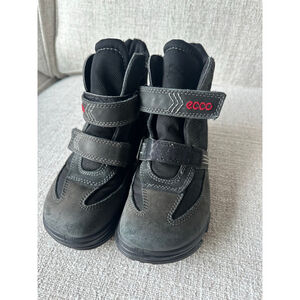 Boys' ECCO Black & Red Boots US 2.5 (Little Boy)